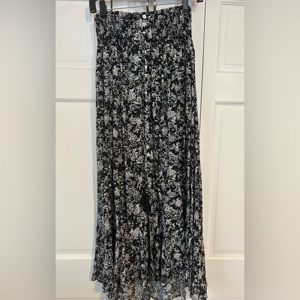 Rachel Zoe Floral B +W Boho Maxi Skirt. Shirred waist and high/low Hem